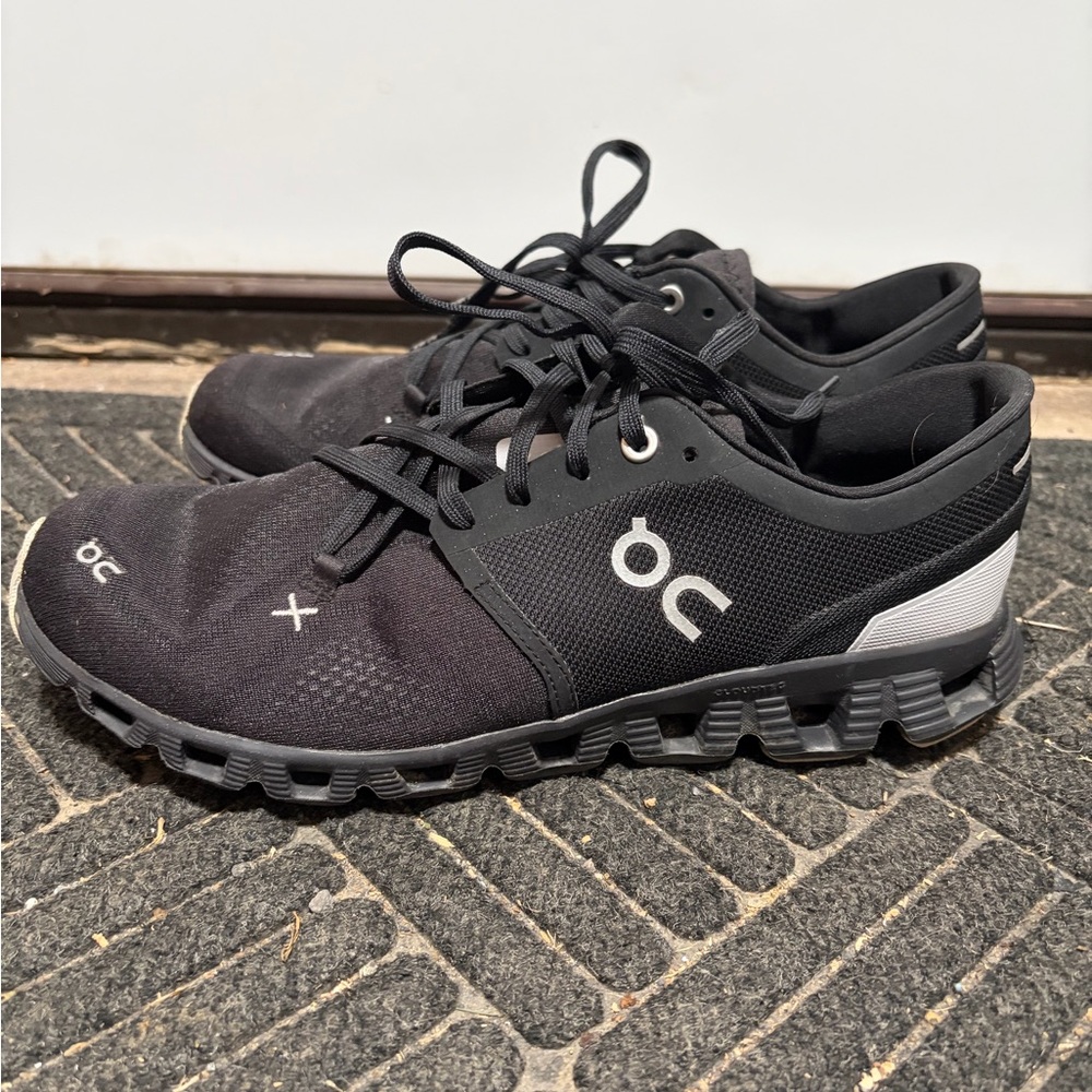 Women’s on cloud x shoes, size 10